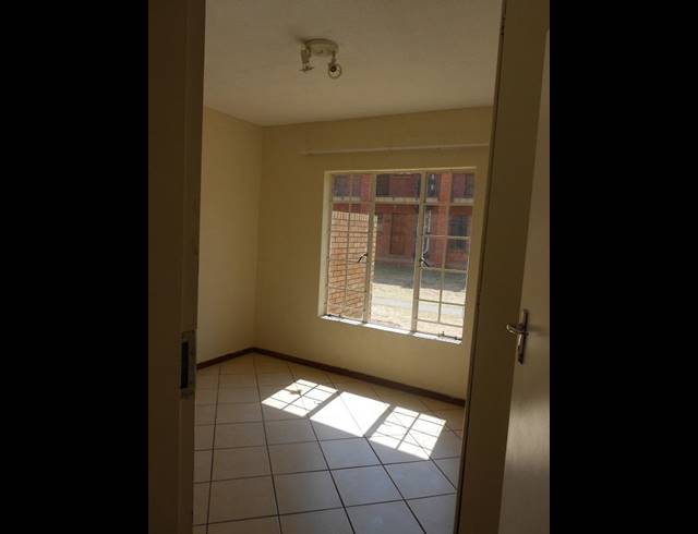 2 BEDROOM PROPERTY TO RENT IN KARENPARK